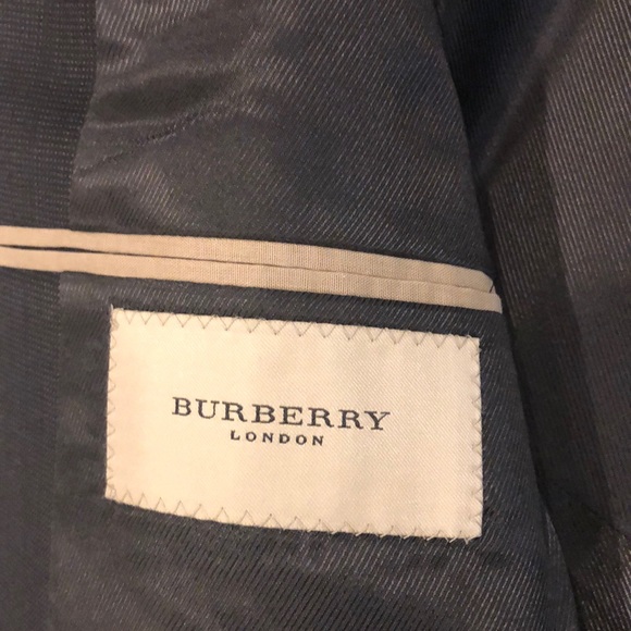 Burberry 3 button suit - Picture 3 of 8